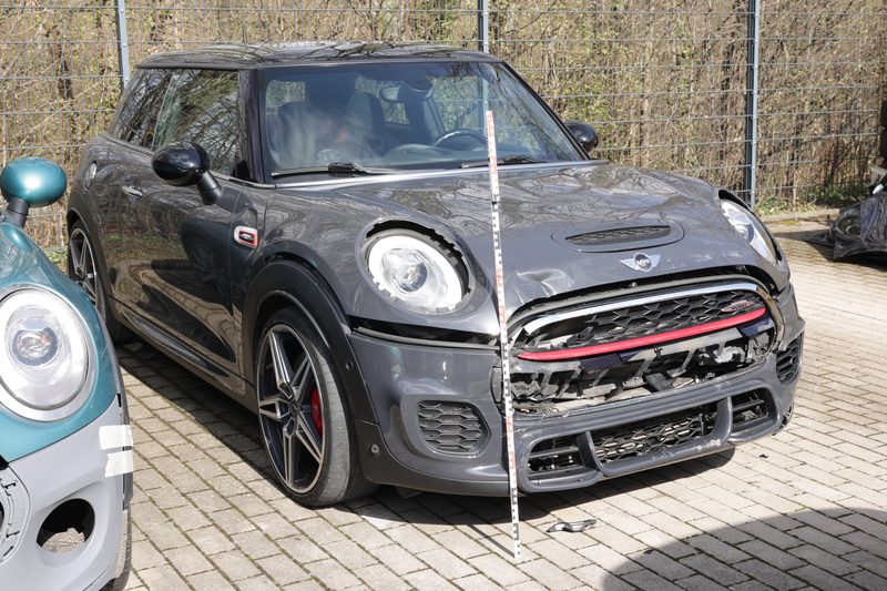 Mini Cooper Frontschaden - Unfallgutachten